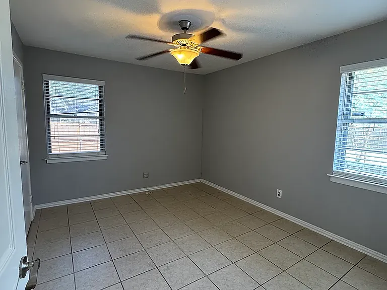 3310 Western Dr — Photo 3