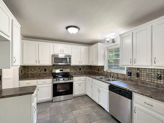 4th image of 171 Cloe Ct