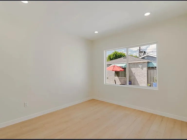 11911 Stagg St — Photo 12