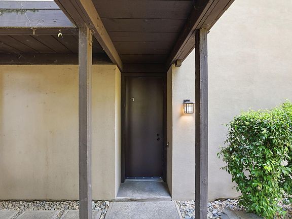 3rd image of 2201 Woodside Ln Unit 1