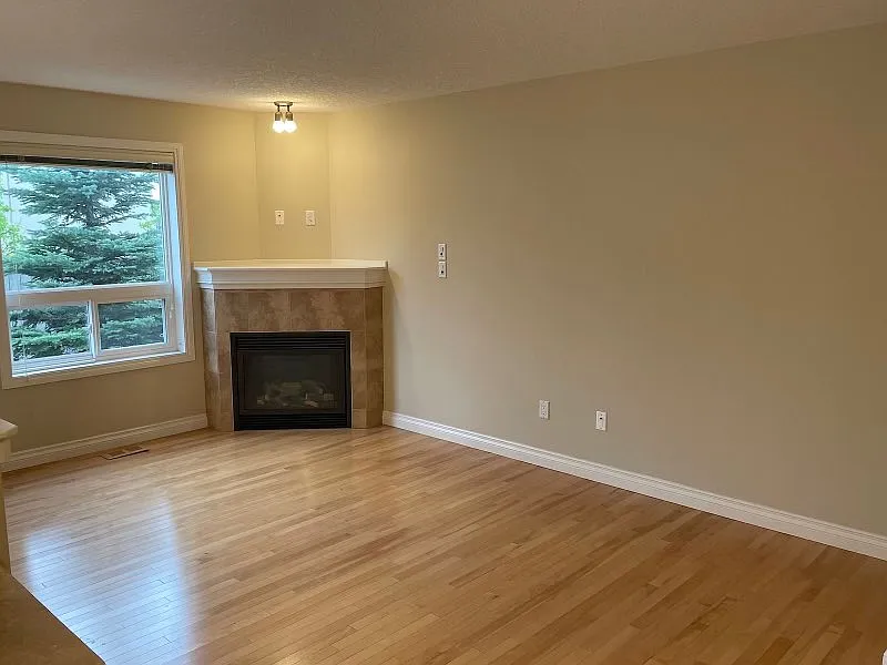 3 Bedroom Townhome with Attached Garage — Photo 2