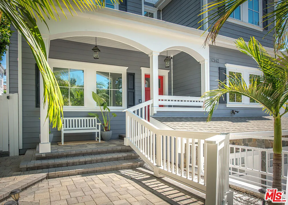6 bed, 6.0 bath, 5028 sqft, $25,000 — Photo 2