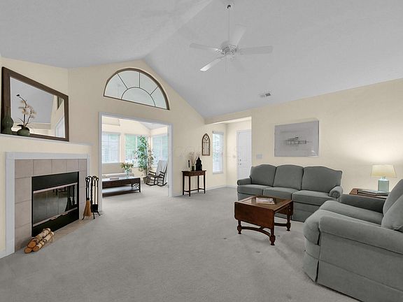 5th image of 676 Albion Pl