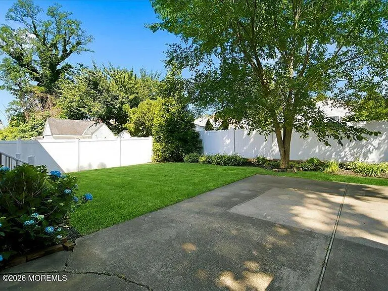 22 Carpenter St — Photo 20
