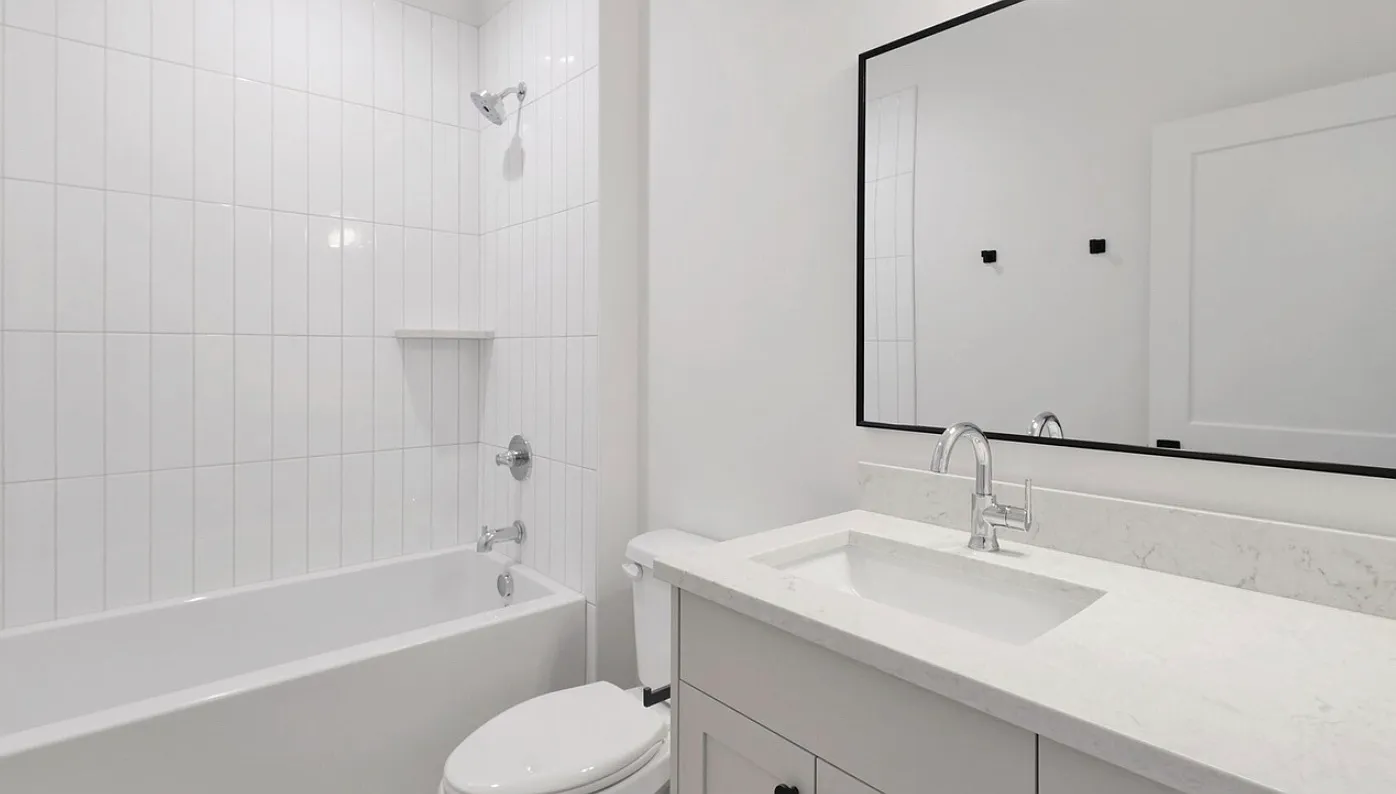 2 bed, 1048 sqft, $2,100 — Photo 3