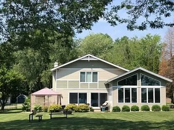 W5369 Baywood DRIVE, Elkhorn, WI 53121