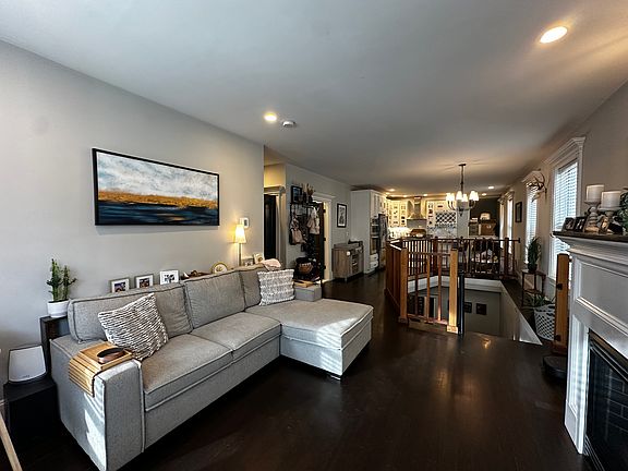 2nd image of 682 E 8th St #1