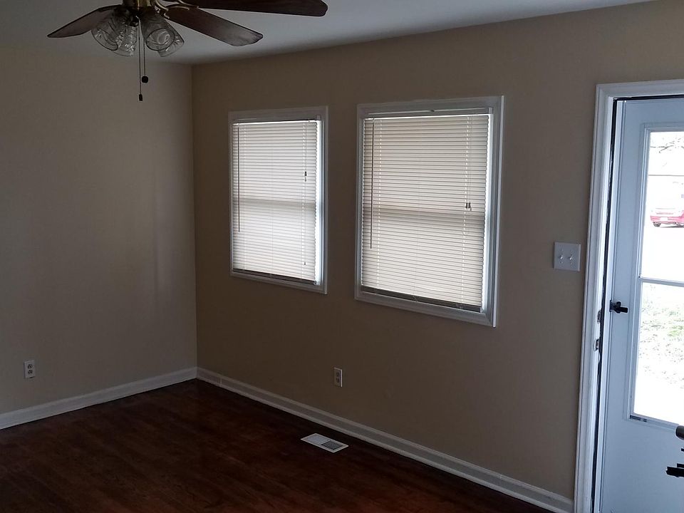 2nd image of 1407 Larson St