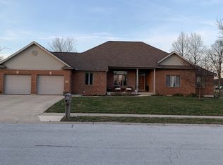 208 Peridot Dr, Anna, OH 45302