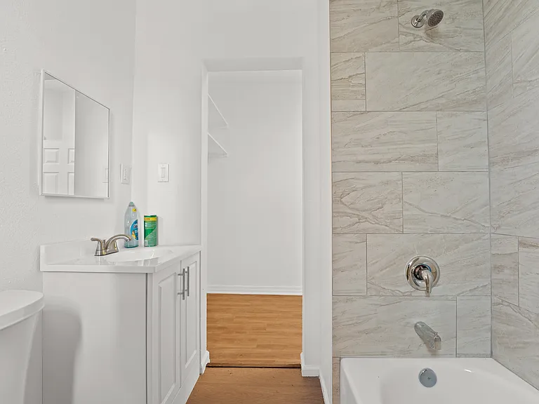 1905 S Harcourt Ave #5 — Photo 5