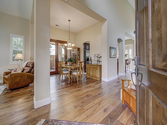 5th image of 305 Spyglass Way
