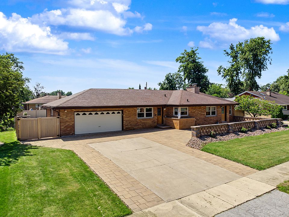 1st image of 378 Oakwood Dr