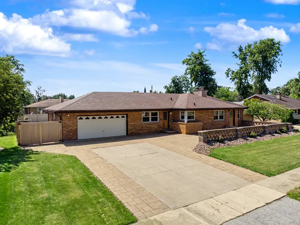 378 Oakwood Dr, Crete, IL 60417