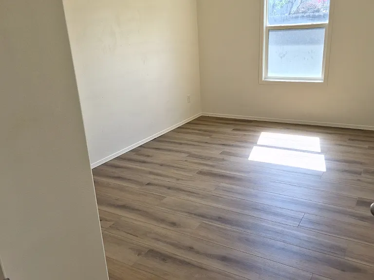 217 Midvale Ave — Photo 6