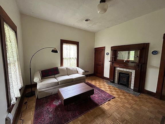 5th image of 305 Oglewood Ave