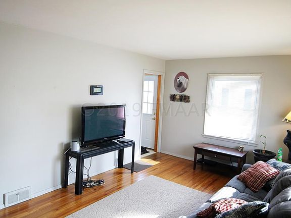 04 Living Room 1