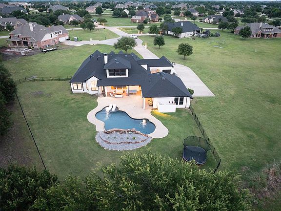 3rd image of 1650 Windmill Ct