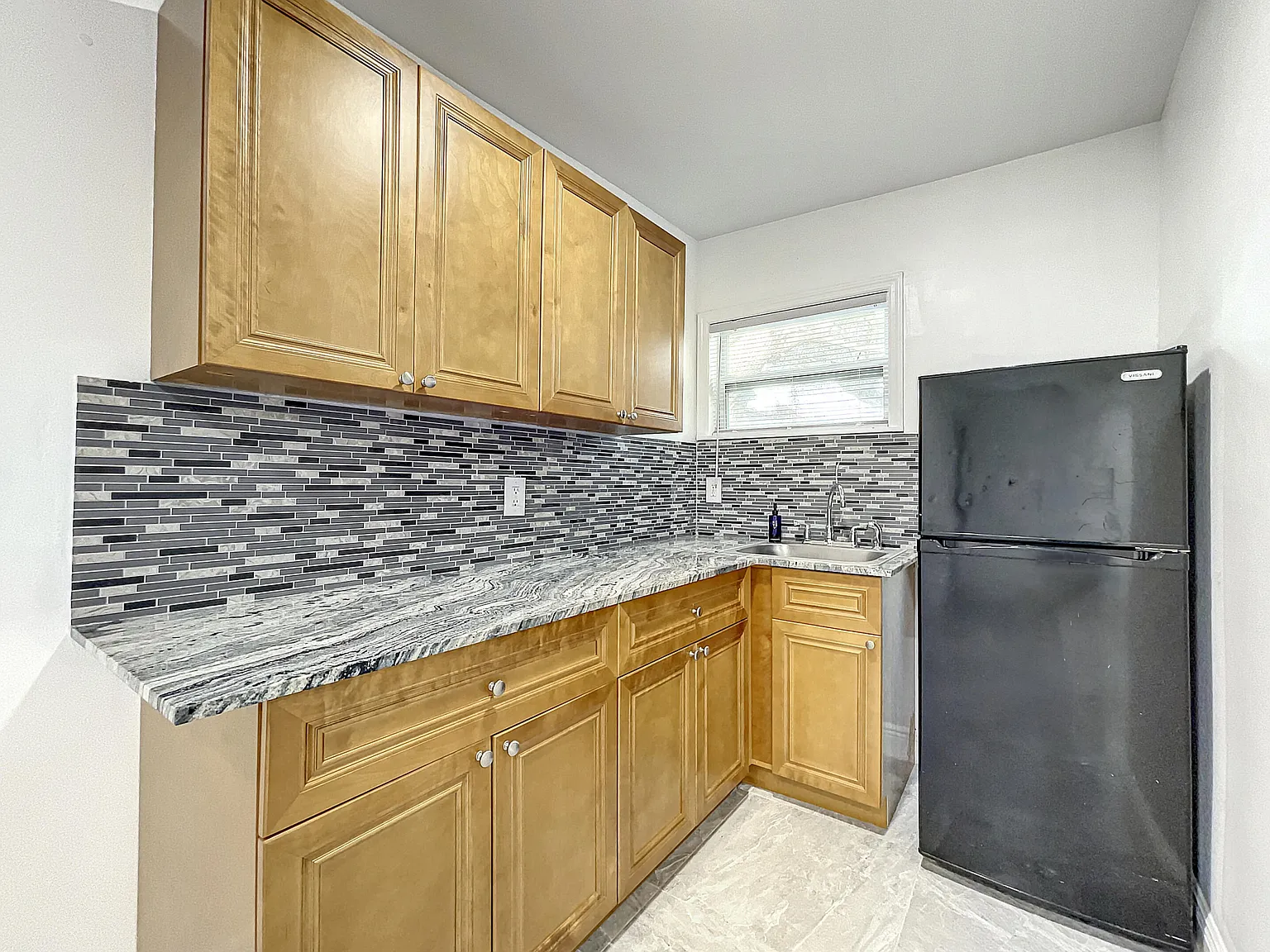 1 bed, 1.0 bath, 330 sqft, $1,250 — Photo 2