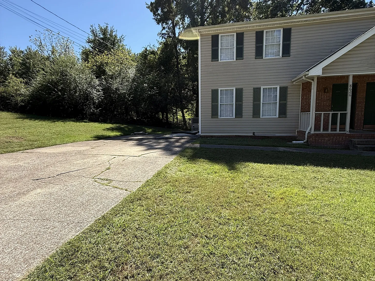 3 bed, 1.5 bath, 1375 sqft, $1,475 — Photo 2