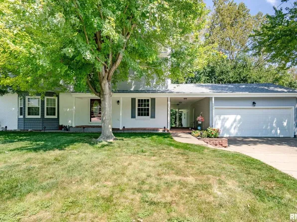 6296 Dodds Dr, Bettendorf, IA 52722