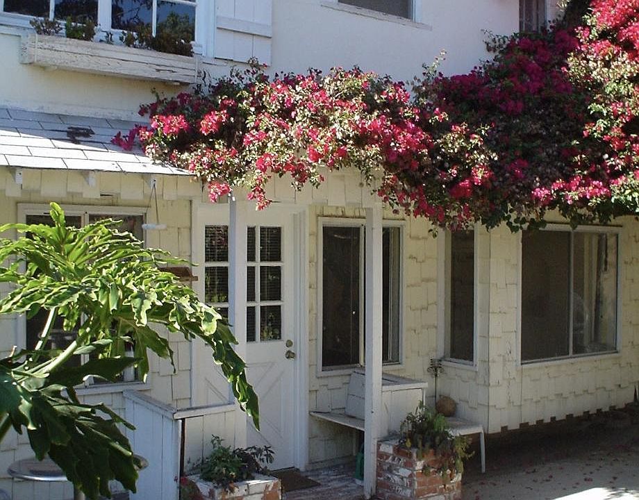 1st image of 943 N La Jolla Ave #1/2