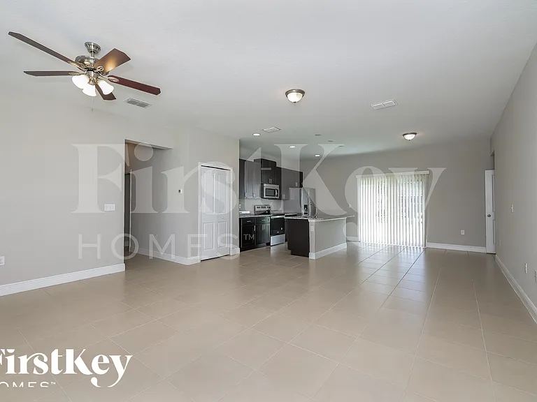 445 Eagle Dr — Photo 3