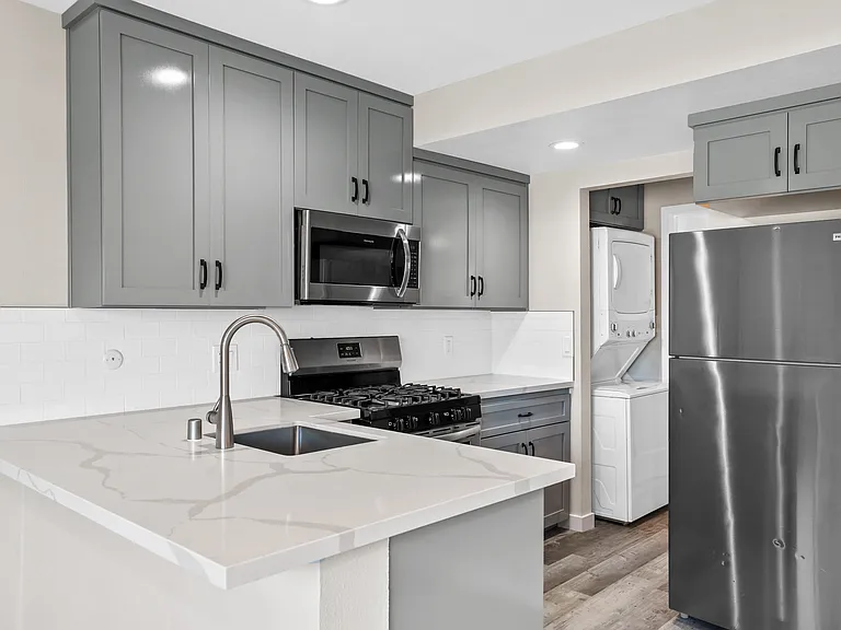 601-617 E Birch St #C — Photo 3