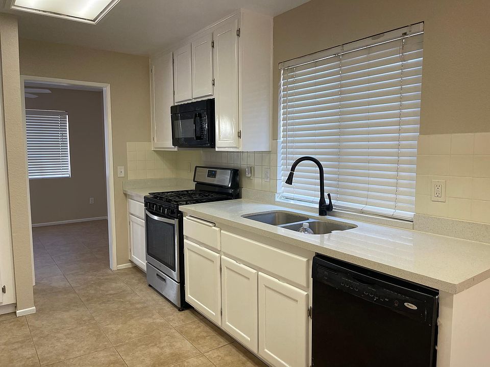 1st image of 933 N Sugar Pine Cir