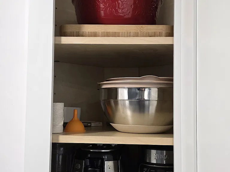 Kitchen appliances/mixing bowls
