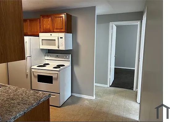2 bed, 1000 sqft, $1,050 — Photo 2