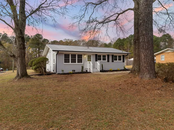 2806 Kendale Dr, Sanford, NC 27332