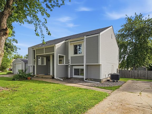 3rd image of 2801 & 2803 SE 19th St