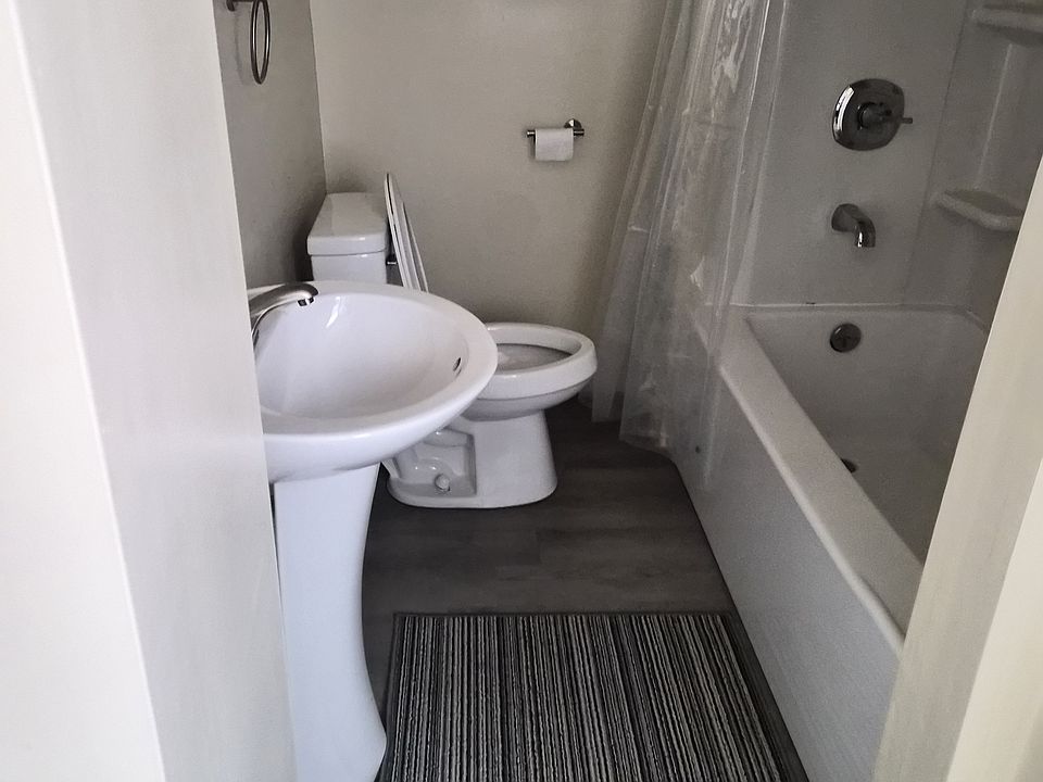 2nd image of 23 Pond Hill Rd APT 1A