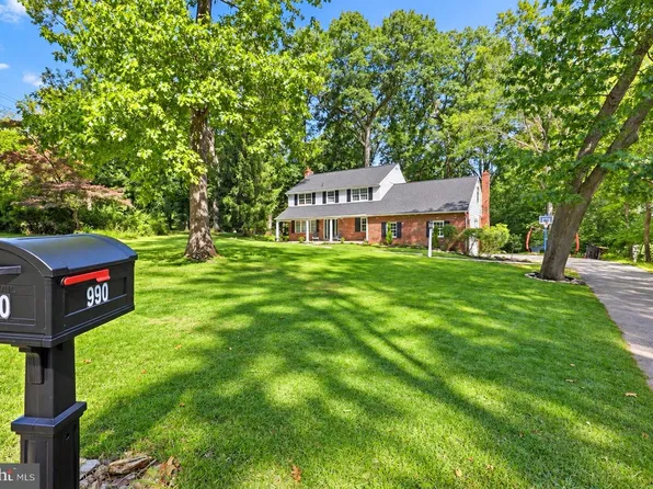 990 Stevens Ln, Wayne, PA 19087