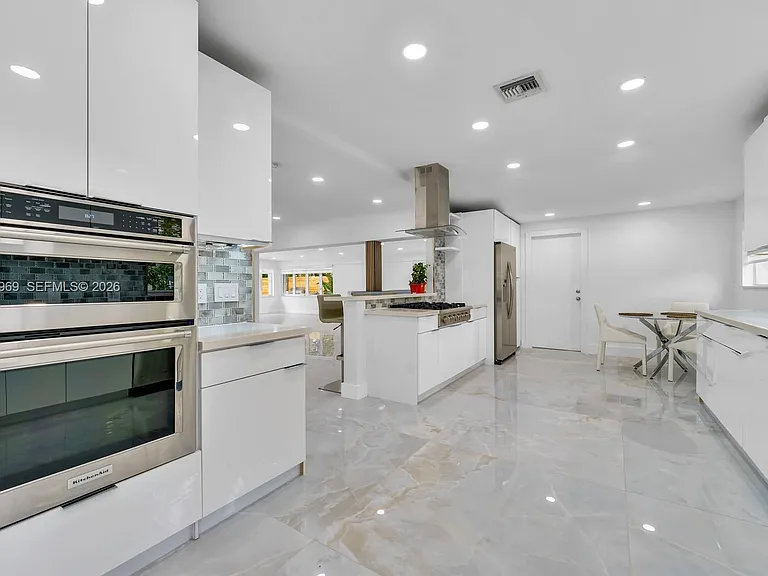 200 N Hibiscus Dr — Photo 18