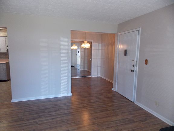 4th image of 510 Logsdon Ct