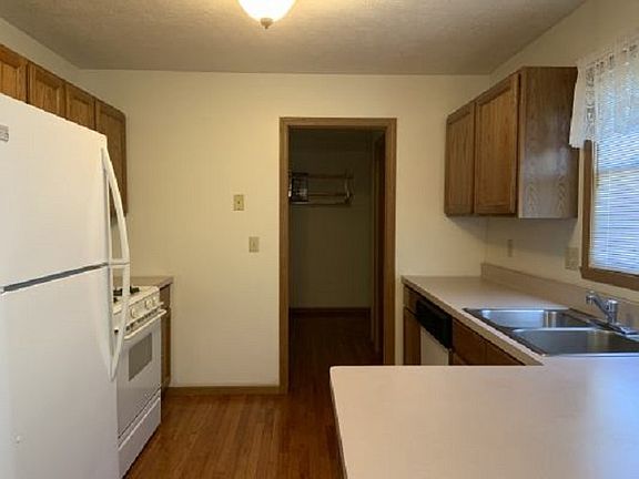 4th image of 5204 Conrad Ave