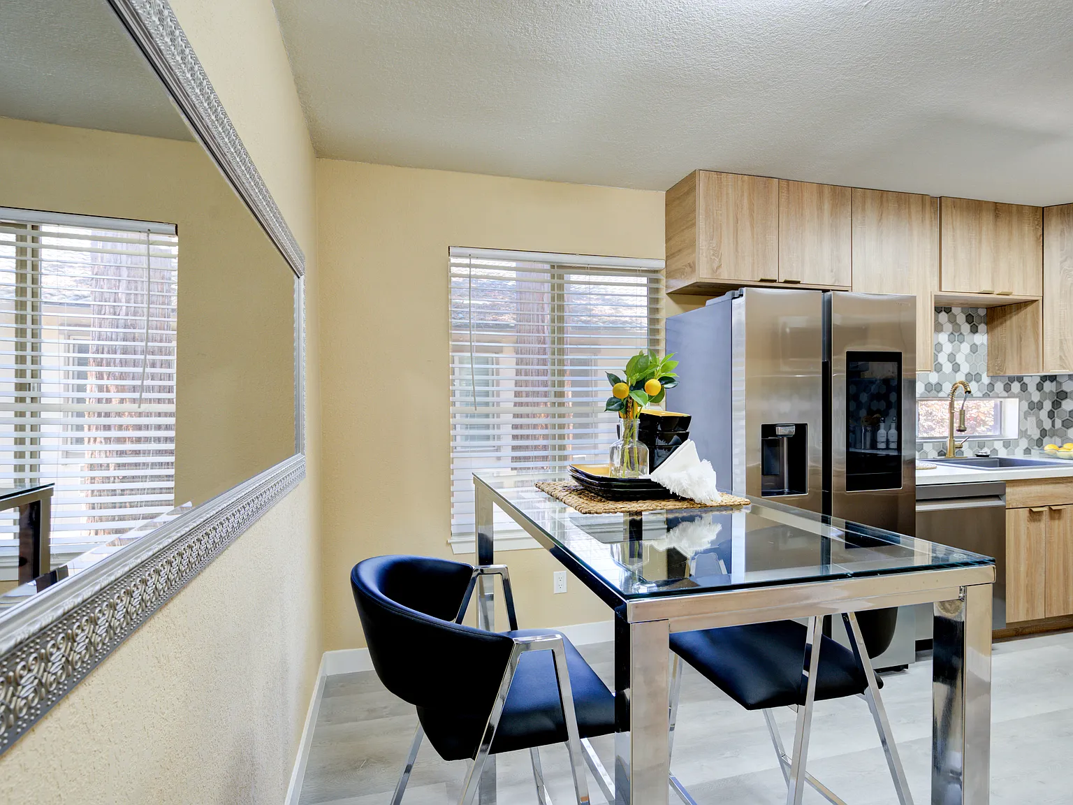 2 bed, 825 sqft, $1,995 — Photo 1