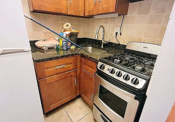 4th image of 506 E 88th St #2X