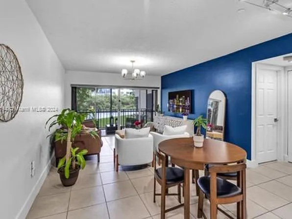 8775 Park Blvd APT 104, Miami, FL 33172