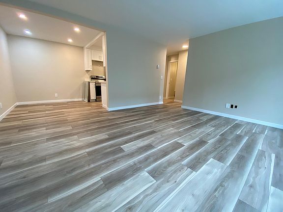 3rd image of 319 101st Ave SE APT 102