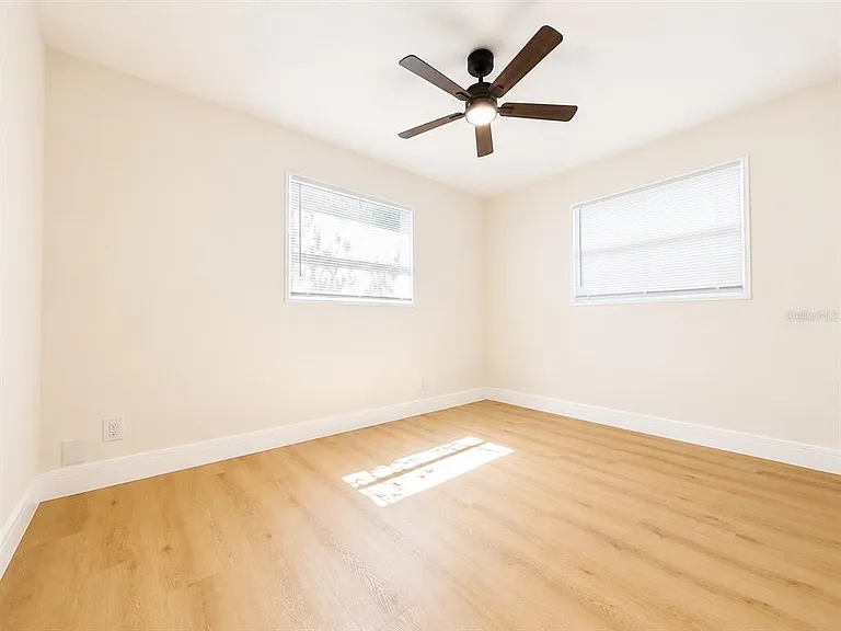 4409 W Trilby Ave — Photo 8