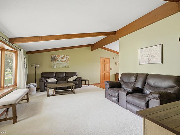 4th image of 9194 Gaslight Dr