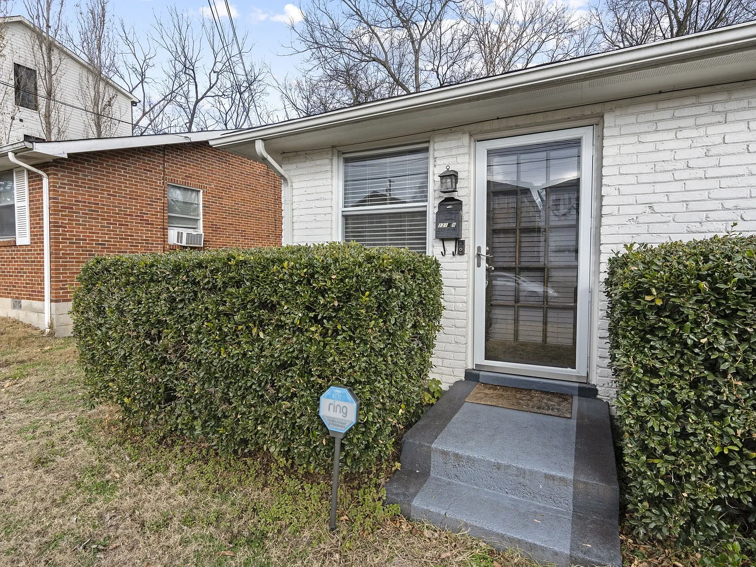 2 bed, 1.5 bath, 800 sqft, $2,400 — Photo 2