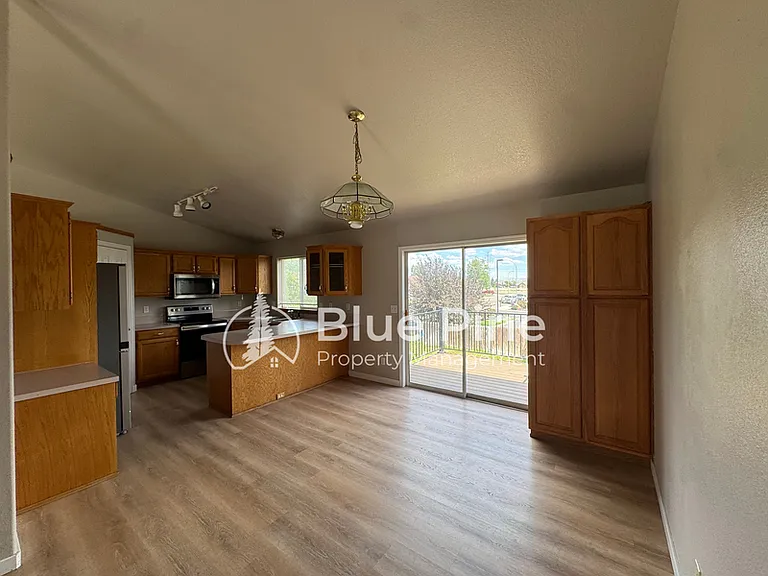 3535 Spring Creek Dr — Photo 5
