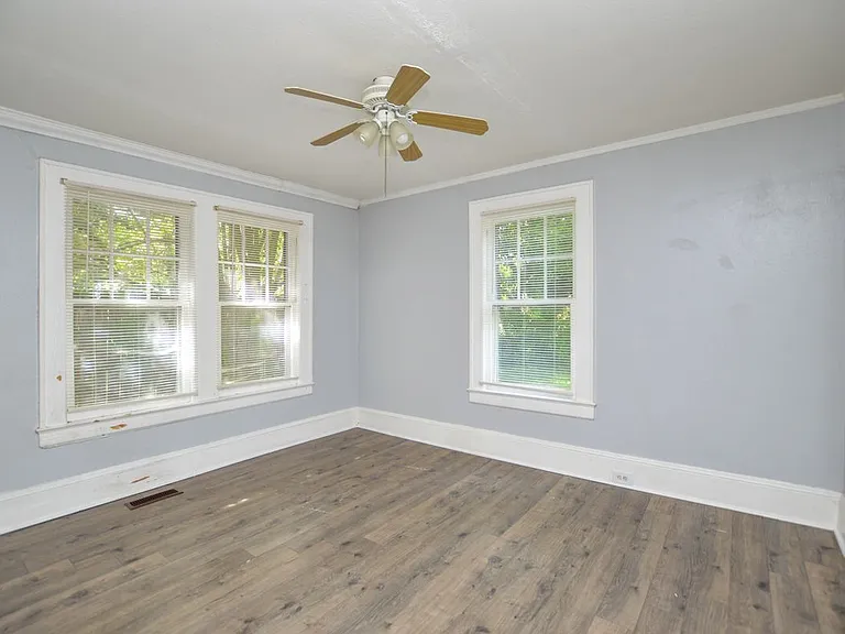 705 E Lexington Ave — Photo 16