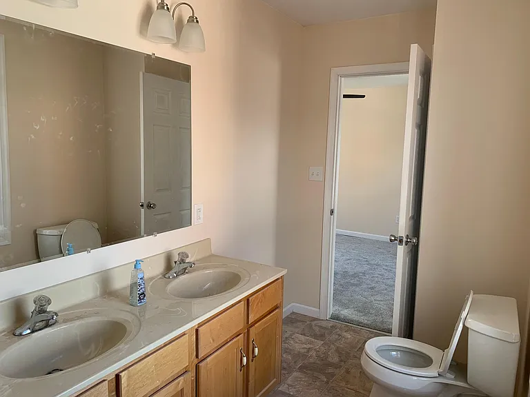 216 E Fulton St #9 — Photo 10