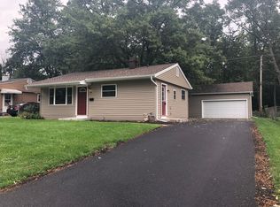 69 Sparrow Rd, Carpentersville, IL 60110