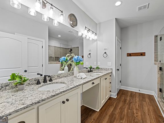 3rd image of 251 Birchwood Ct