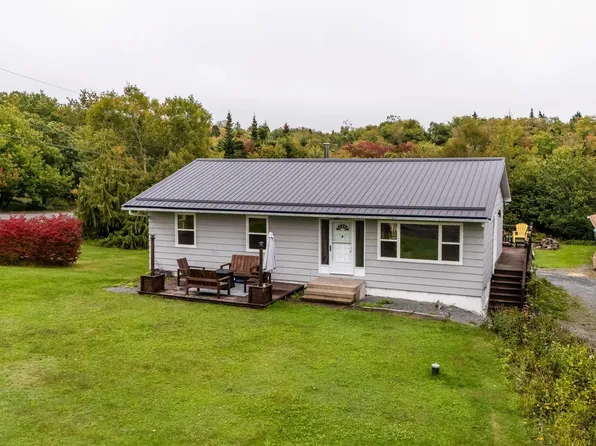 57 Bayview Dr, Halifax, NS B3T 1Z1